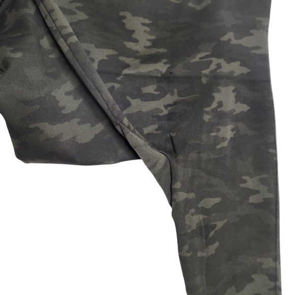 SPANX Look At Me Now Camo Legging - Picture 4 of 8